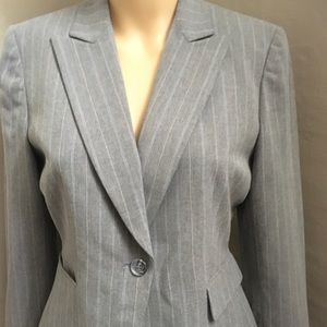 NWOT 💥Tahari Arthur Levine Gray blazer💥